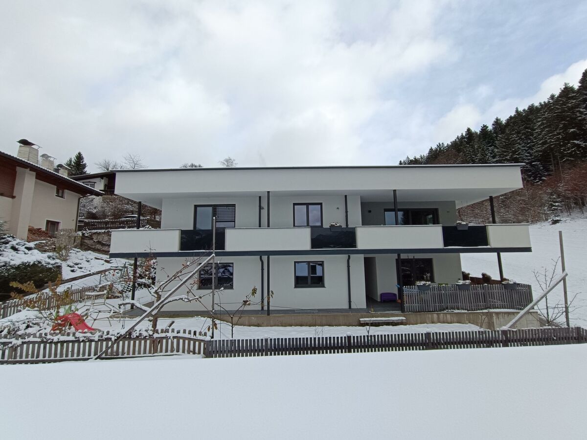 Kathrins_Albachtal Hausansicht vorn mit Schnee