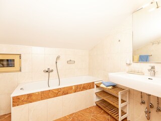 app.5_alpbach_2bis5_pers_2_badezimmer