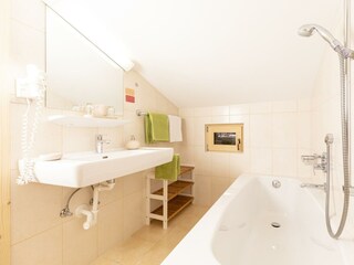 2_badewanne_alpbach_appartement_nr_6_moos