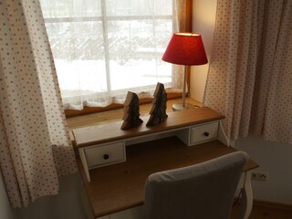 Connys Landhaus Fenster mit Ausblick im Winte