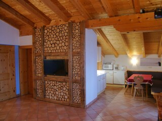 Essbereich und Zirbenwand