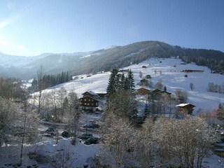 Blick vom Balkon auf die Piste
