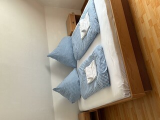 5AEC114B-CBBE-40B2-91AF-239D2017B82F