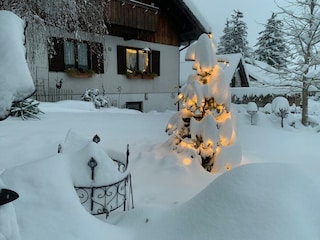 Auch mal viel Schnee bei uns ( 695m) Kloster (711m)