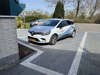 Parkplatz fuer 1 Auto am Haus