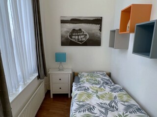 Schlafzimmer mit Einzebett 1 Meter breit