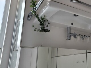 Bad Waschbecken quer