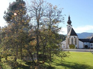 Kirche im Herbst
