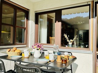 Frühstücken auf der neuen Terrasse!