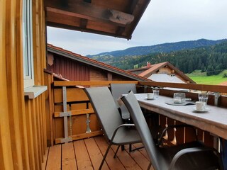 Balkon mit Blick auf den Hof