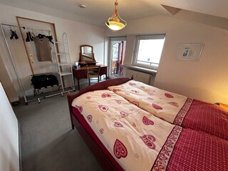 Schlafzimmer mit Balkon