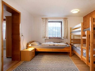 2. Schlafzimmer