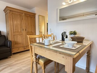 Essbereich mit Blick in den Flur Hummelschlupf