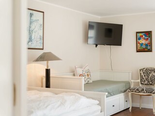 Ausziehbares Sofabett im Wohn-/Schlafbereich