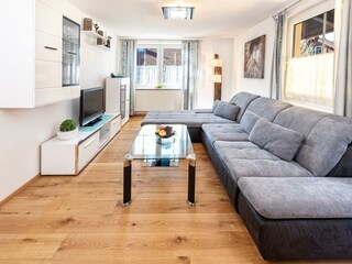 Geräumiges Wohnzimmer