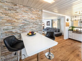 Offene Küche mit Sitzgelegenheit