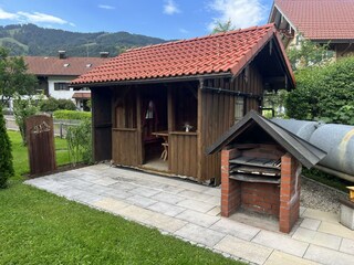 Gartenhaus mit Grill.