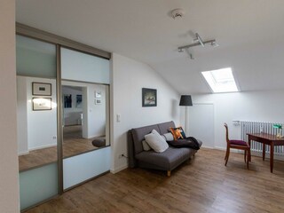 Wohndiele mit Schlafcouch für max. zwei Kinder und