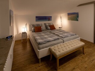 Schlafzimmer mit Doppelbett