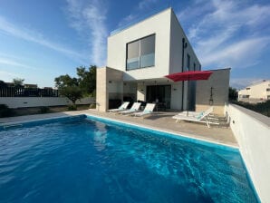 Beautiful villa Laganini with heated pool - Nin - image1