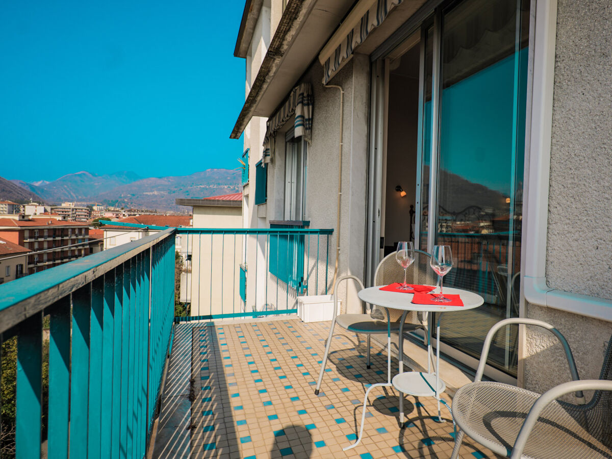 Ca. 25 m² großer teilüberdachter Eckbalkon