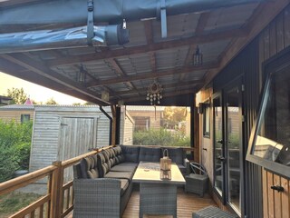 Lounge mit Windschutz Vorrichtung