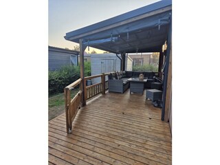 Lockable doof, Wind protection device