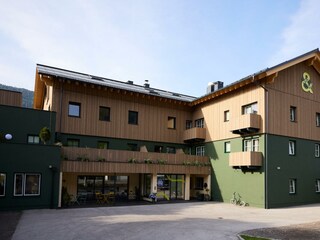 Hotel UND Schladming Außenansicht Haus Sommer gesa