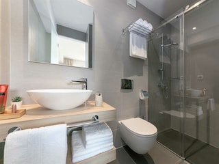 Erste Badezimmer