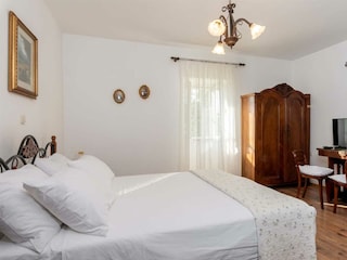 Erste Schlafzimmer