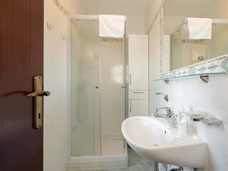 Erste Badezimmer