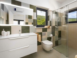 Erste Badezimmer