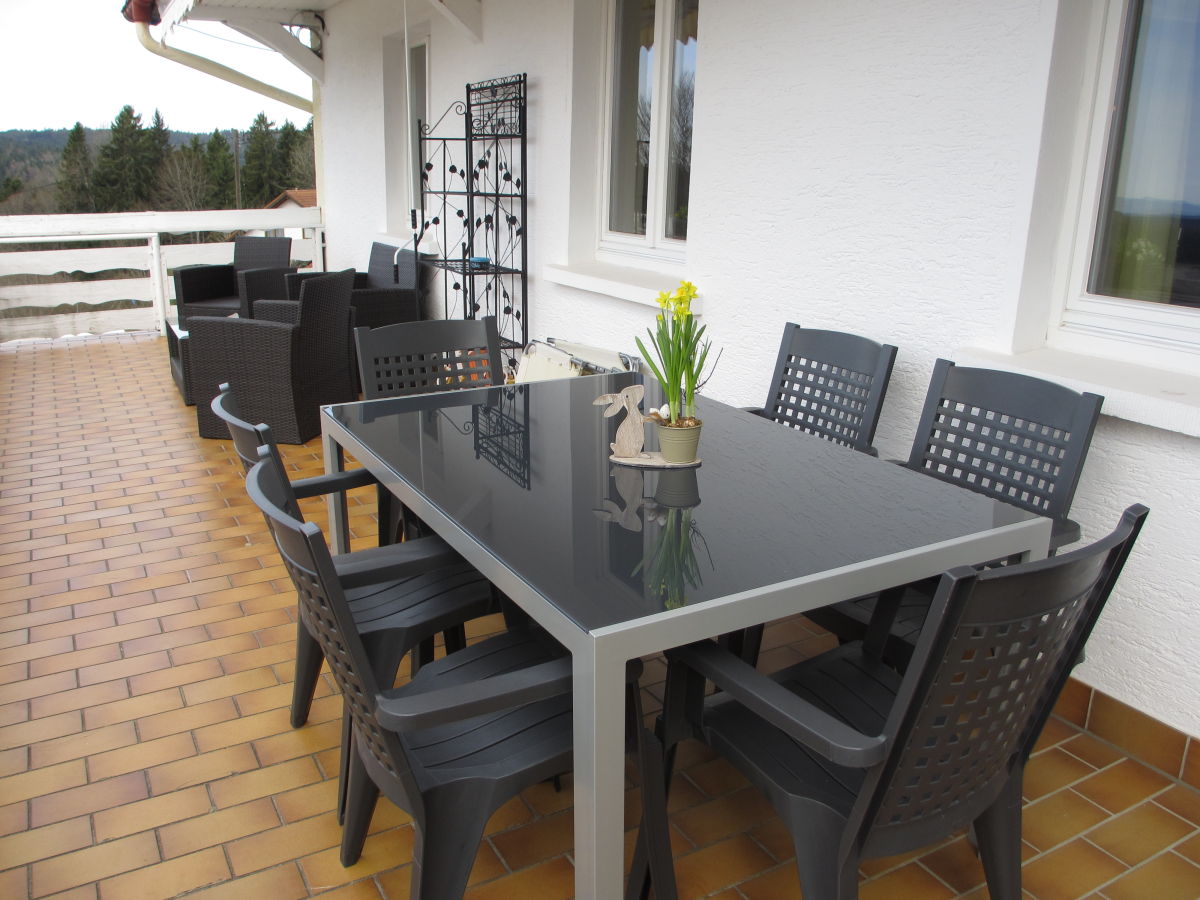 Terasse mit Lounge u. Gasgrill