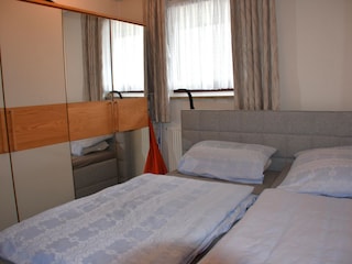 Schlafzimmer mit Doppelbett