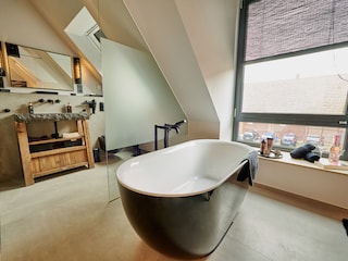 Eine von zwei Badewannen