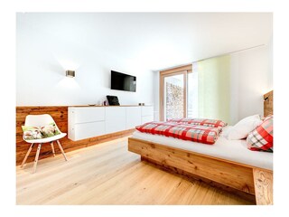 Schlafzimmer 1 mit Balkon_013