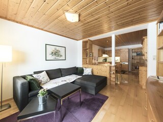 Wohnzimmer mit Küche