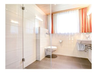 Erstes Badezimmer