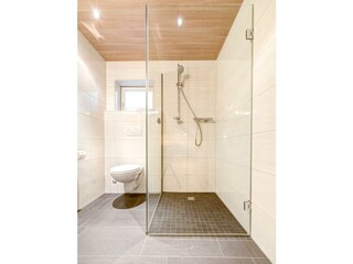 Zweites Badezimmer