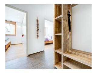 Eingangsbereich mit Blick auf beide Schlafzimmer