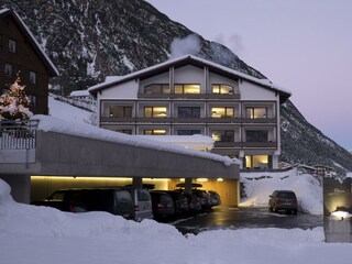 Valschena mit Carport Winter