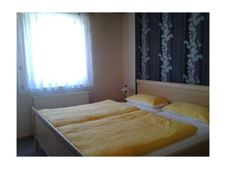 Schlafzimmer Bett 200 x 180