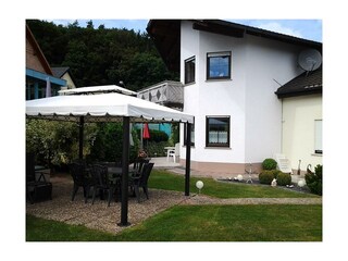 Blick auf Ferienwohnung Terrasse/Pavillion
