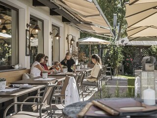 mood.at_2025.09.01_das.wiesenheim.061_booking