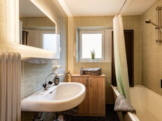 Ferienwohnung_Pulverer_Rosenweg_41_Fuegen_Badezimm
