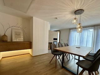 Modern Alp Apart - Essbereich in der Küche