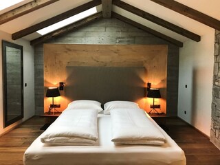 Schlafzimmer_Luxus-Suite_Alpenglück_Wiesenhof