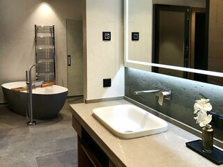 Badezimmer_Luxus-Suite_Alpenglück_Wiesenhof