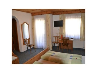 Zimmer - Schreibtisch