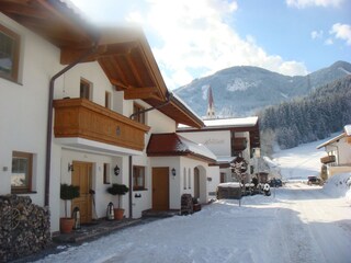 Hausansicht Frontseite Winter